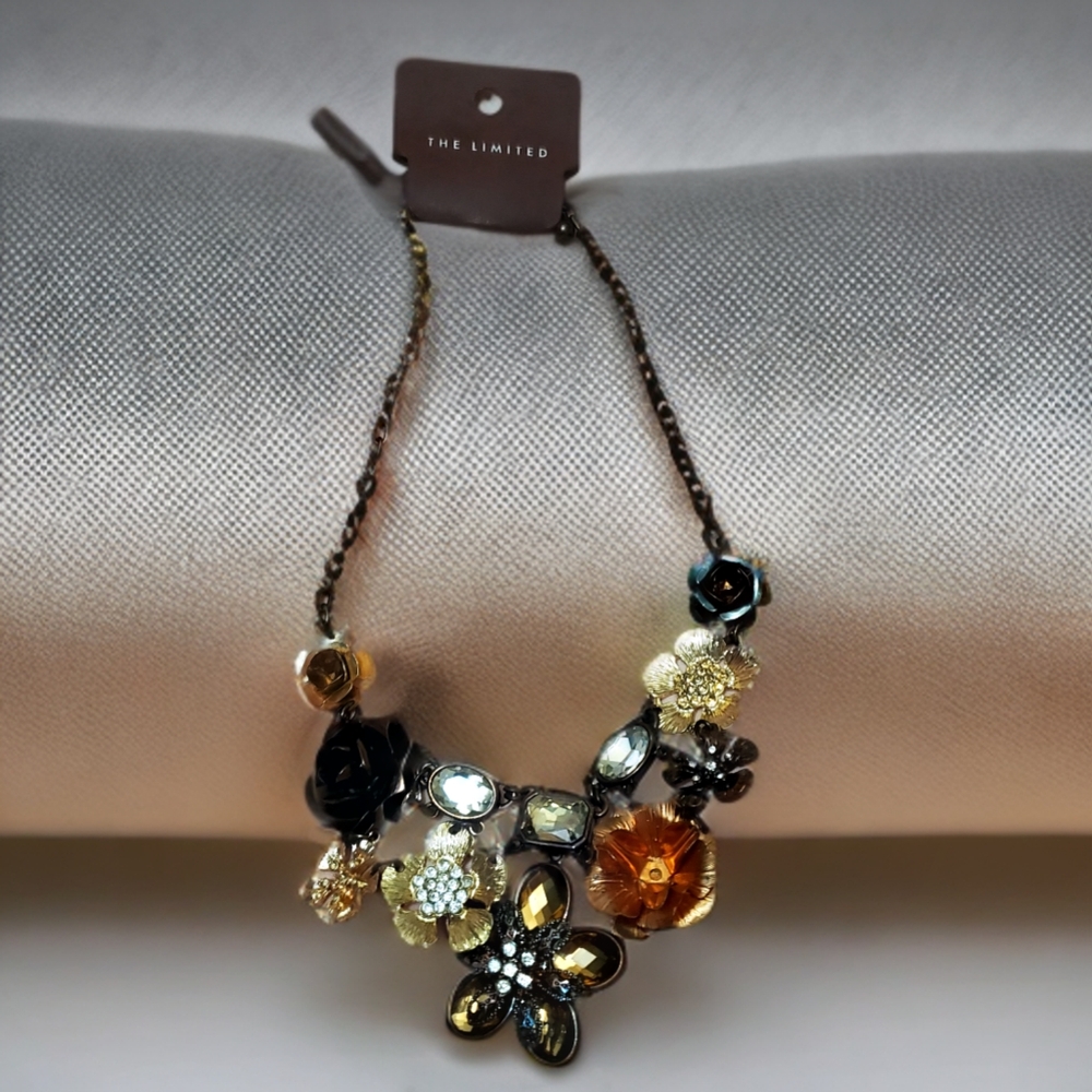 THE LIMITED Floral Gold Rustic Womens Beautiful Costume Jewelry Necklace NWT